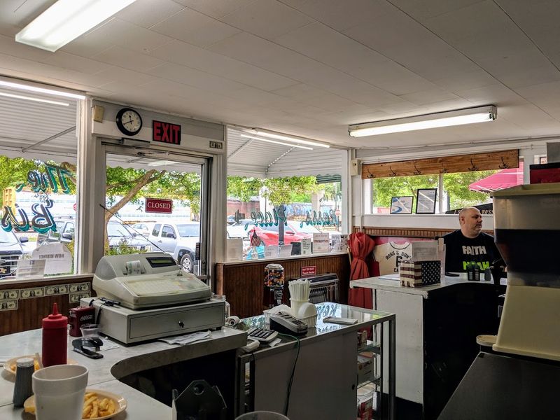 This Charming Georgia Eatery Serves Breakfast The Way It Used To Be - Decor Hint Friendly Staff Who Make Every Visit Feel Personal