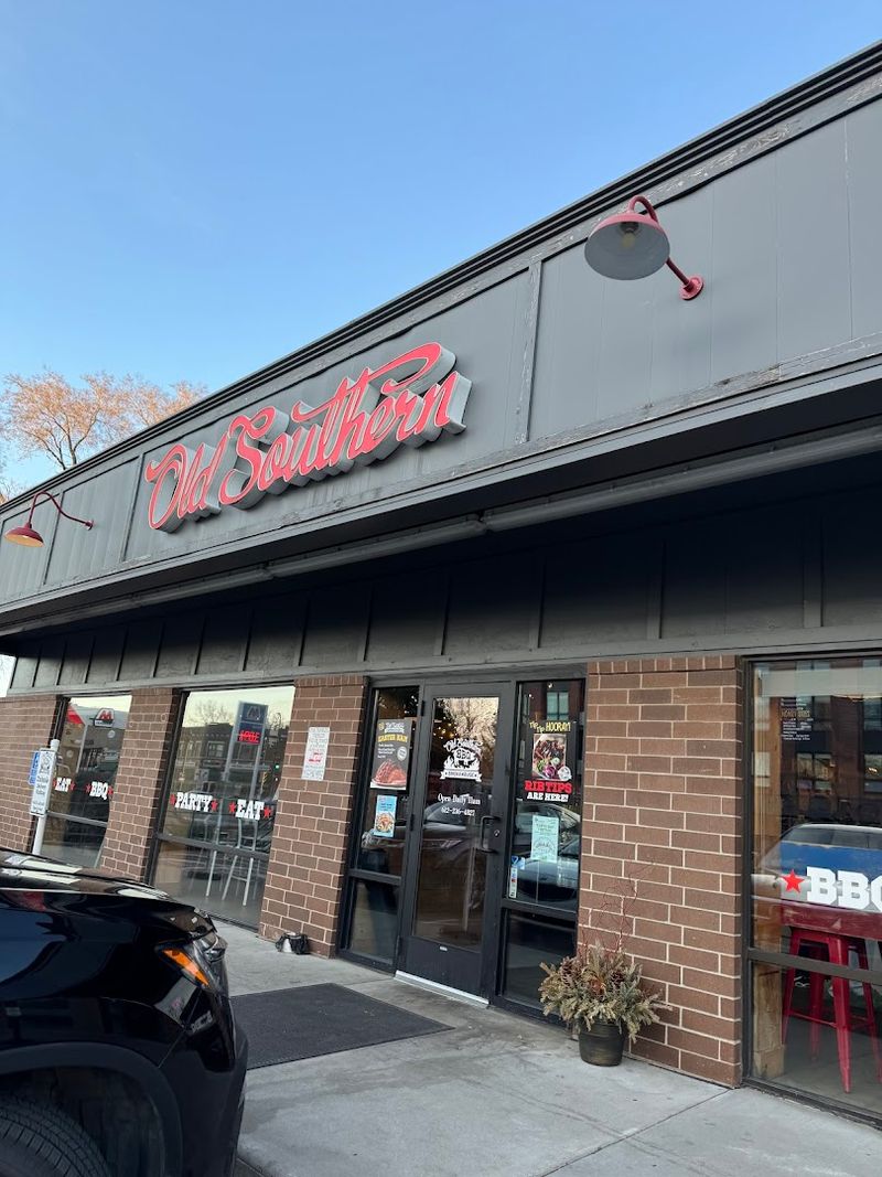 This Minnesota BBQ Spot Serves A Huge Meal For Just $12.99 - Decor Hint Why This Minneapolis BBQ Spot Keeps Winning People Over