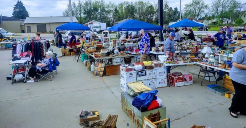 The Small-Town Nebraska Flea Market Where Vendors, Food, And Vintage Finds Fill The Day