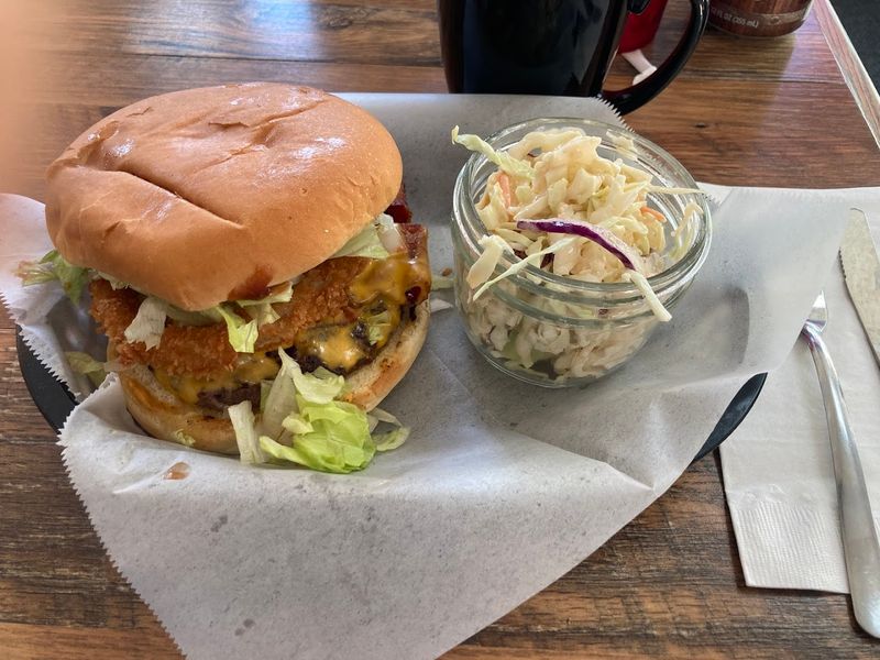 Alaska Has A Cafe Where The Food Is Made With So Much Craft That It Has Become The Only Reason Some People Visit - Decor Hint The Halibut Sandwich Fame