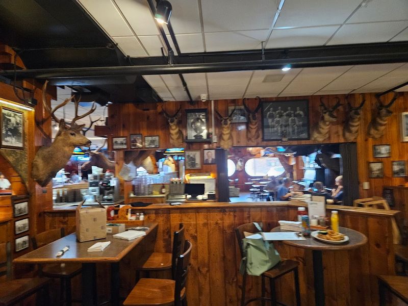 Ole's Big Game Steakhouse, Paxton