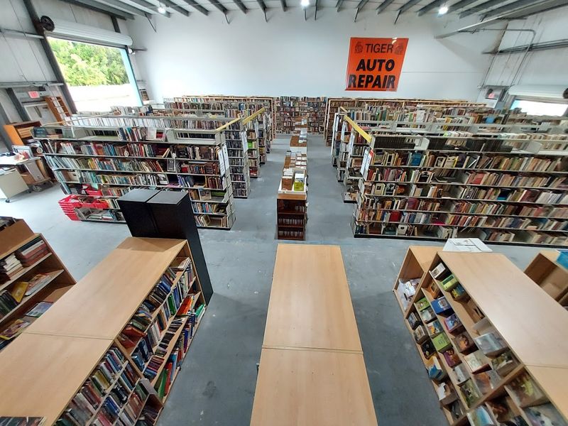One Florida Bookshop Is Packed Floor To Ceiling With Literary Treasures - Decor Hint A Space That Defies Expectations