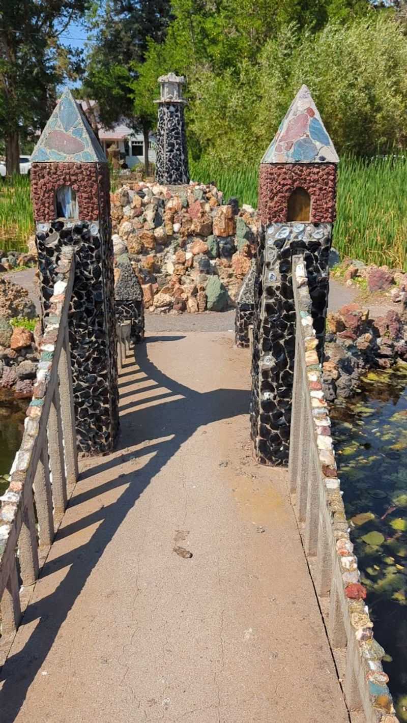 Visitors Can't Stop Talking About This Wonderfully Unusual Garden In Oregon - Decor Hint The Rock Structures That Defy Expectations