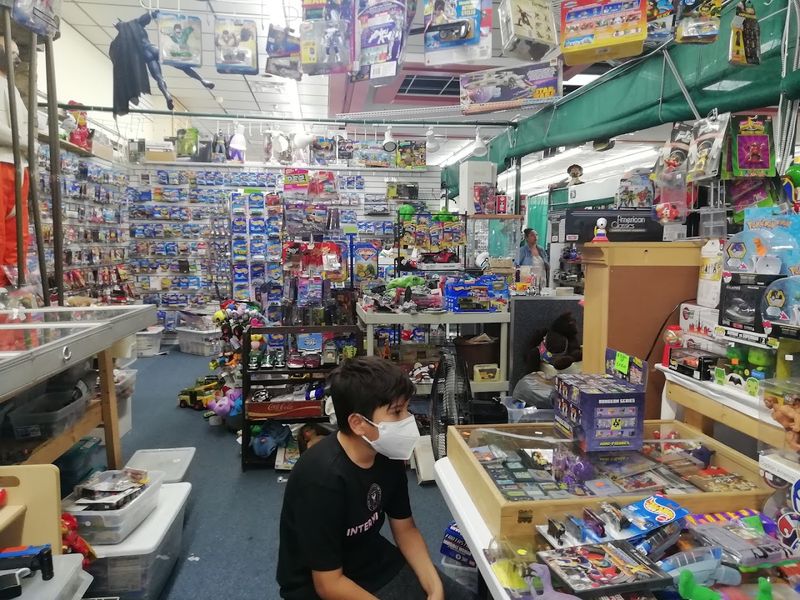 This Huge Florida Market Is Perfect For Shoppers Who Love Great Deals - Decor Hint What The Vendor Booths Actually Offer