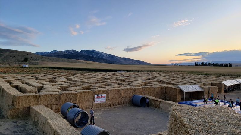 This Idaho Straw Maze Turns A Farm Day Into A Full-On Family Adventure - Decor Hint Spring Gives The Farm A Fresh Feel