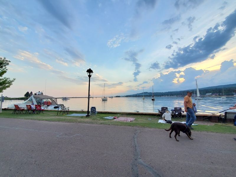 These Michigan Road Trips Are Packed With Scenic Views And Small-Town Charm - Decor Hint Munising To Grand Marais Along Pictured Rocks