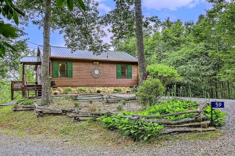 Blue Ridge Lake: Picture-Perfect Waters Just Minutes Away