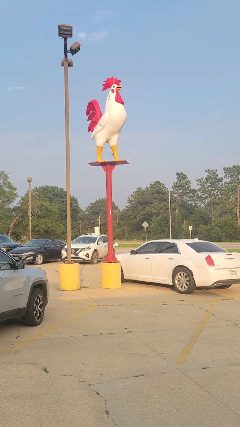 Pioneer Pete Is The 20-Foot Rooster That Greets Every Guest