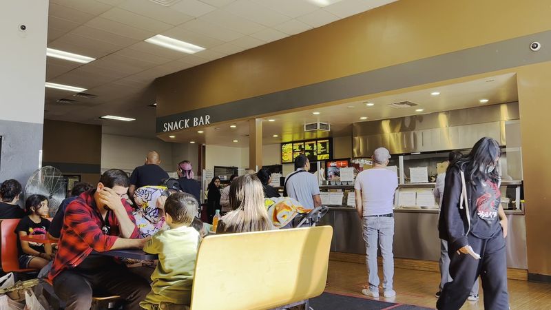 You'll Want To Cancel Your Warehouse Card After Visiting This Massive Swap Meet In California - Decor Hint Food Vendors And On-Site Amenities Make It A Full Outing