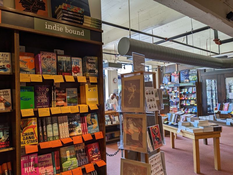 Wisconsin Has An Independently Owned Bookstore That Serious Book Lovers Cannot Walk Past Without Going In - Decor Hint Staff Picks And Shelf Talkers