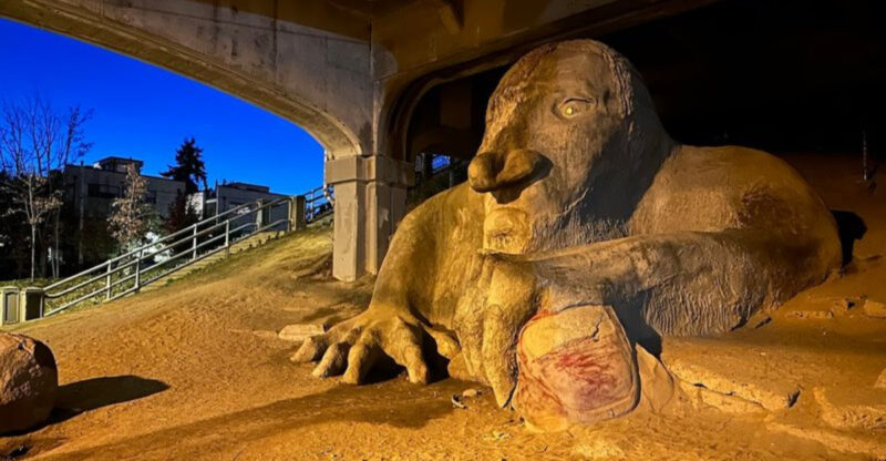 There Is A Gorgeous Secret Wonder Under A Bridge In Washington You Should Definitely Visit