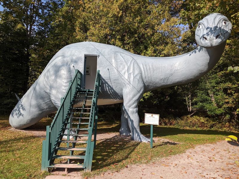 Dinosaur Gardens, Ossineke