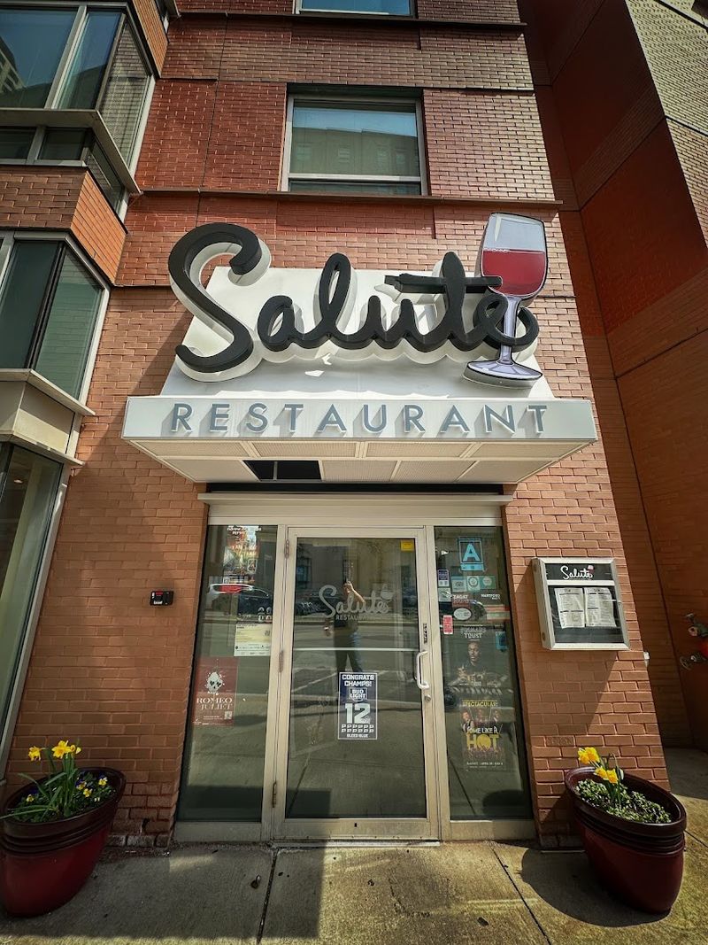 Salute, Hartford