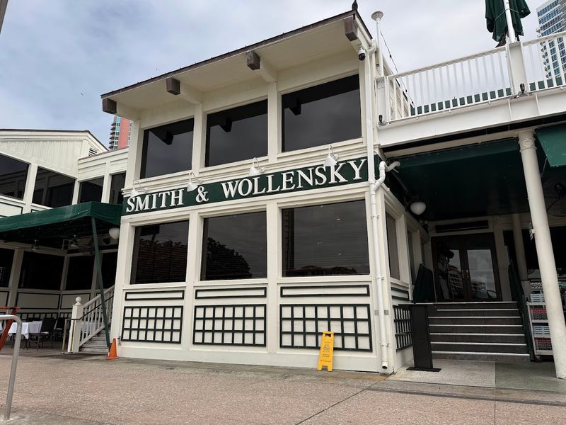 These 15 Florida Waterfront Restaurants Deliver Great Food And Beautiful Surroundings - Decor Hint Smith & Wollensky