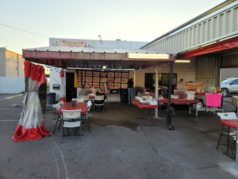 These 9 Phoenix, Arizona Sonoran Hot Dog Stands Are So Good That People Make The Drive Without Thinking Twice - Decor Hint Lupita's Hot Dogs
