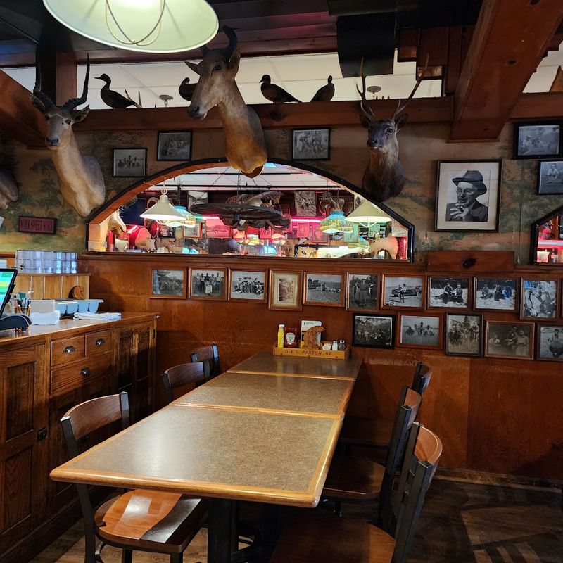 Ole's Big Game Steakhouse, Paxton