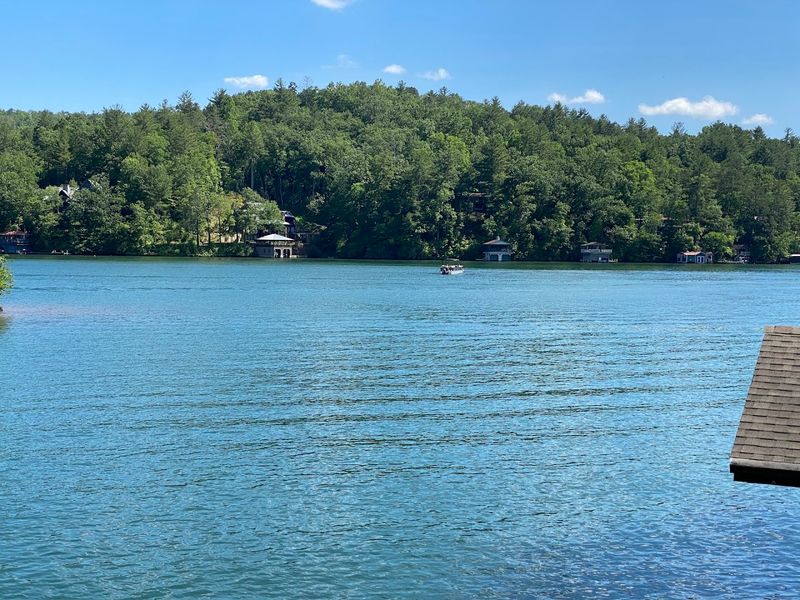Lake Rabun's Breathtaking Shoreline