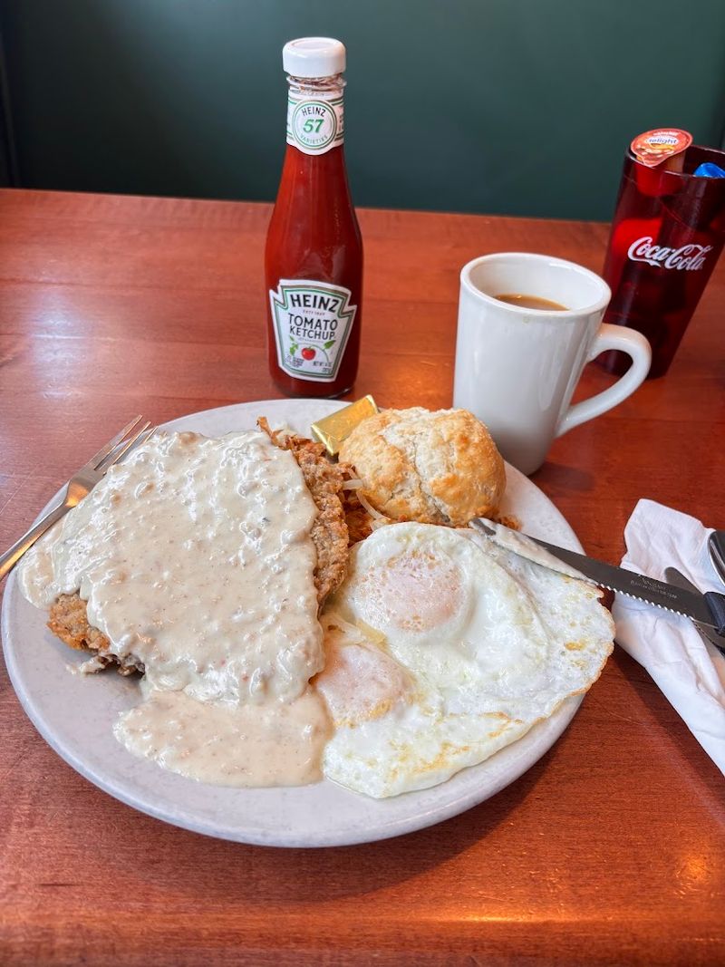 Country-Style Comfort Food Shapes The Whole Menu