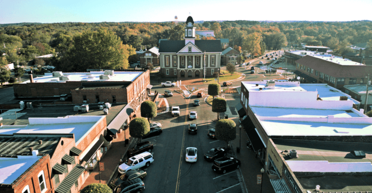 This 1881 North Carolina Courthouse Holds A Museum With A Remarkable Survival Story 1 - Decor Hint