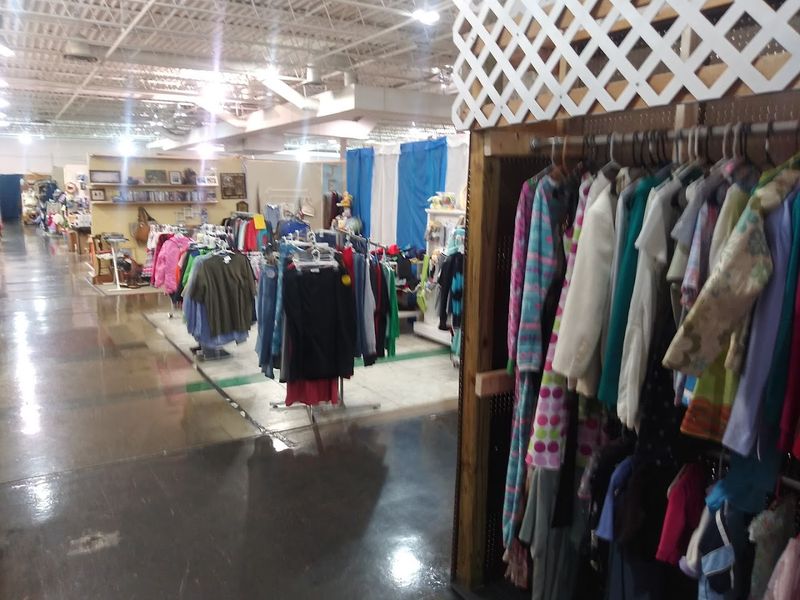12 Kentucky Flea Markets That Have Locals Coming Back Every Single Weekend - Decor Hint Richmond Peddlers Mall