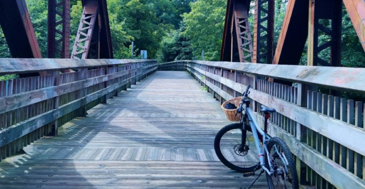 This Connecticut Bike Trail Along The River Is Perfect For A Peaceful Ride - Decor Hint