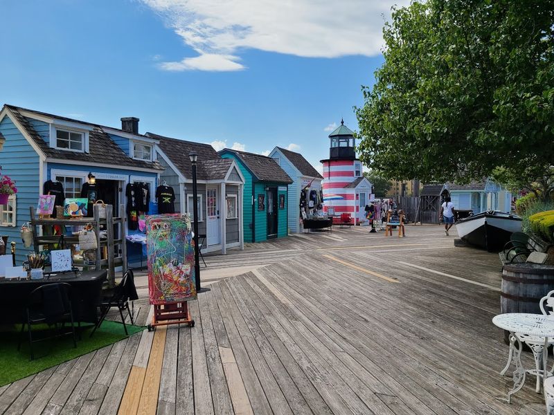 This Connecticut Seaport Is Famous For Lobster Rolls That Taste Like Summer On The Harbor - Decor Hint Why This Seaport Feels Like Summer
