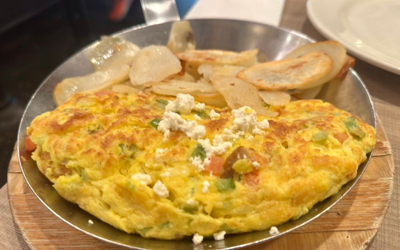 This Cozy Illinois Diner Still Serves Breakfast The Old-Fashioned Way - Decor Hint A Century Of Breakfast Done Right