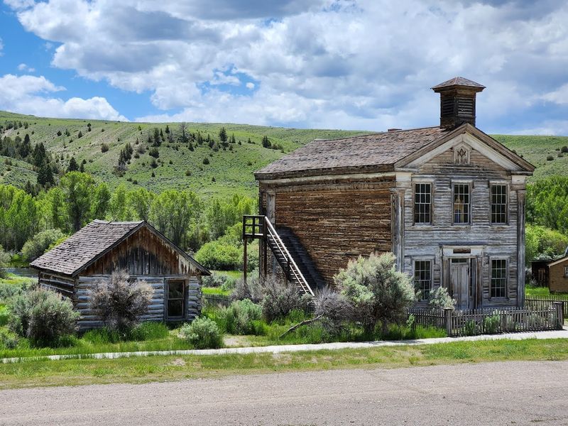 This Crumbling Old Gold Rush Town Still Stands Like A Forgotten Frontier Time Capsule - Decor Hint The Gold Discovery That Started It All