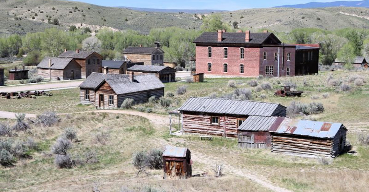 This Crumbling Old Gold Rush Town Still Stands Like A Forgotten Frontier Time Capsule - Decor Hint
