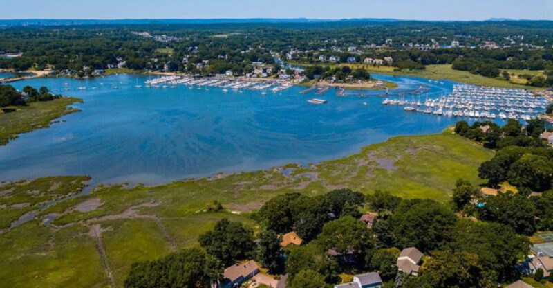 This Enchanting Connecticut Town Is An Absolute Paradise For Seafood Lovers