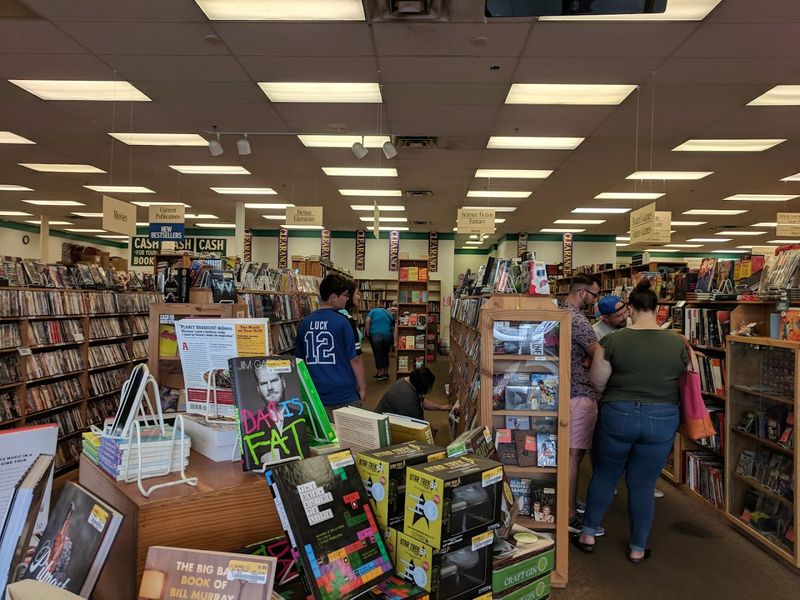 This Enormous Kentucky Bookstore In Louisville Lets You Load Your Cart With Books Starting At Just $1 - Decor Hint Unbeatable Prices That Start At Just $1