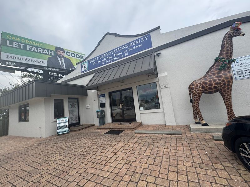 This Florida Cafe Lets You Spend Your Morning With Capybaras And Nobody Who Has Tried It Has Ever Complained - Decor Hint Not Your Average Animal Cafe
