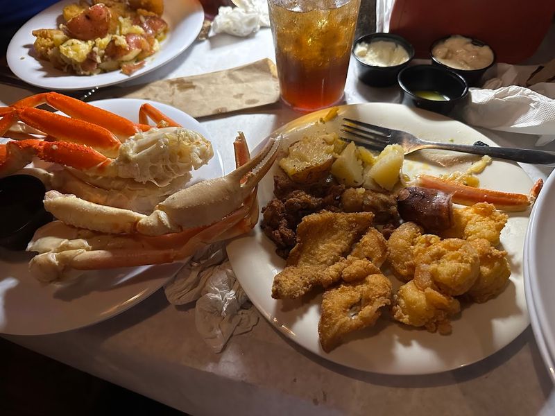 This Florida Seafood Buffet Is Worth Visiting For The Crab Alone - Decor Hint All-You-Can-Eat Snow Crab Legs That Actually Deliver
