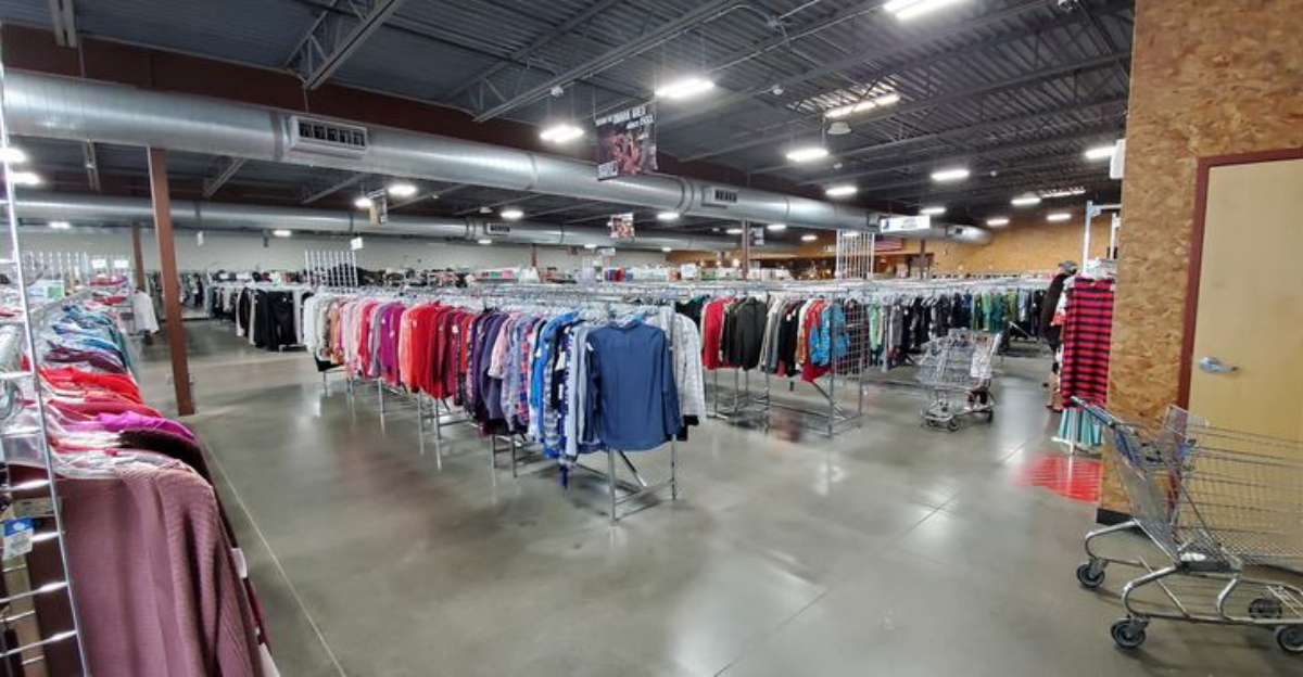This Huge Thrift Store In Nebraska Is A Paradise For Bargain Hunters - Decor Hint