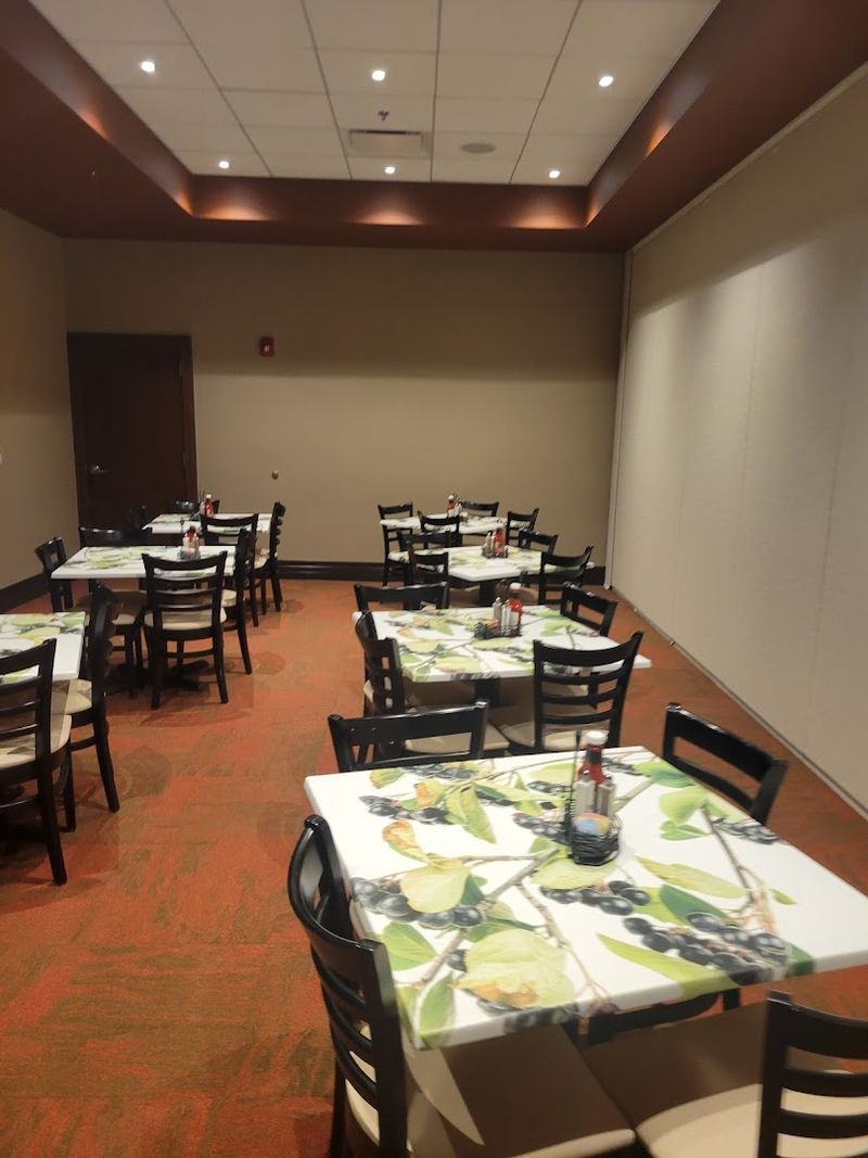 A Resort Setting That Makes Dinner Feel Like A Destination