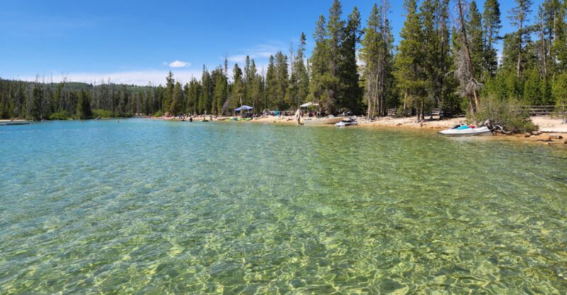 This Idaho Lake Is So Clear In Spring You Can See 50 Feet Down From A Boat