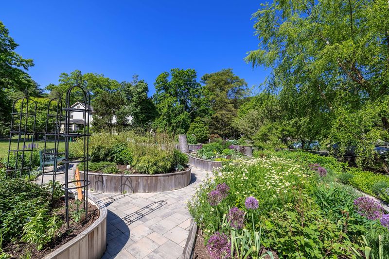 A Gorgeous Garden Hiding In Stamford