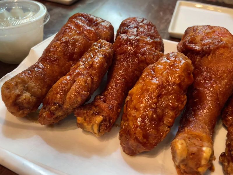This New York Korean Restaurant Knows Exactly How To Do Fried Chicken Right - Decor Hint The Double-Fry Technique That Changes Everything