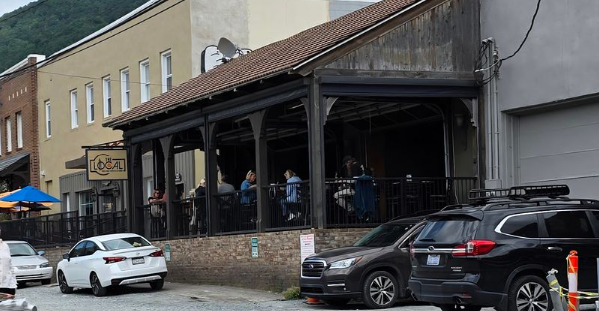 This North Carolina Restaurant Serves A Boone Burger Locals Keep Talking About - Decor Hint