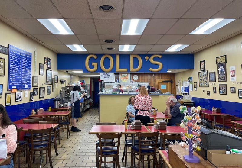 Why Gold's Feels Like A True Old-School Deli