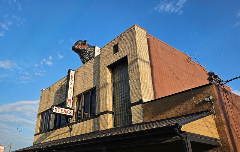 This Old-School Missouri Steakhouse Serves A Luncheon Ribeye People Cannot Stop Ordering - Decor Hint A Steakhouse That Has Earned Every Accolade Since 1938