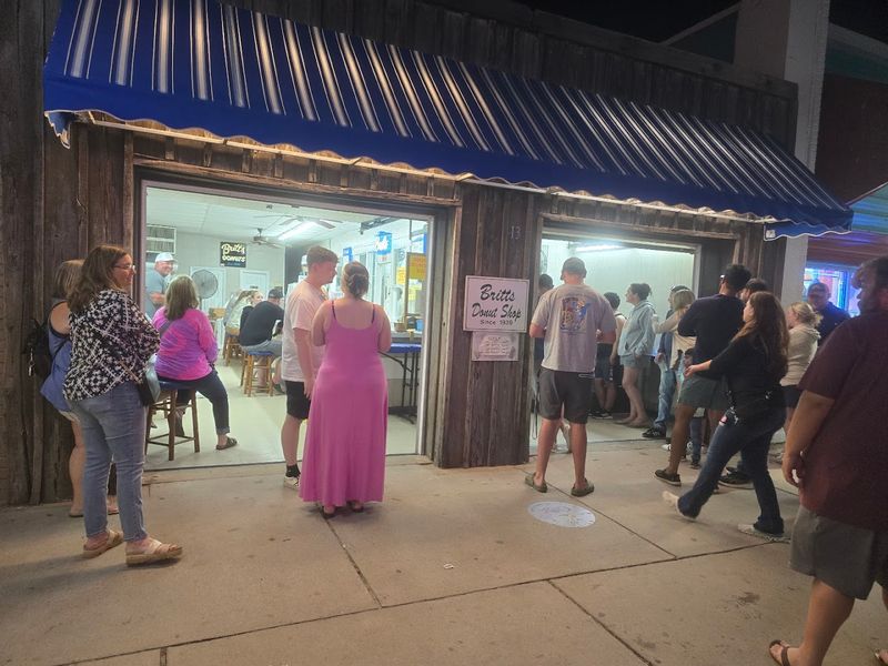 This Small North Carolina Donut Shop Has Made-From-Scratch Donuts Known Around The World - Decor Hint A Living Piece Of North Carolina History