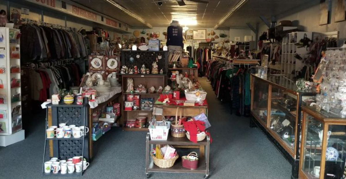 This Sprawling Secondhand Shop In Nebraska Is A Dream Come True For Bargain Hunters - Decor Hint