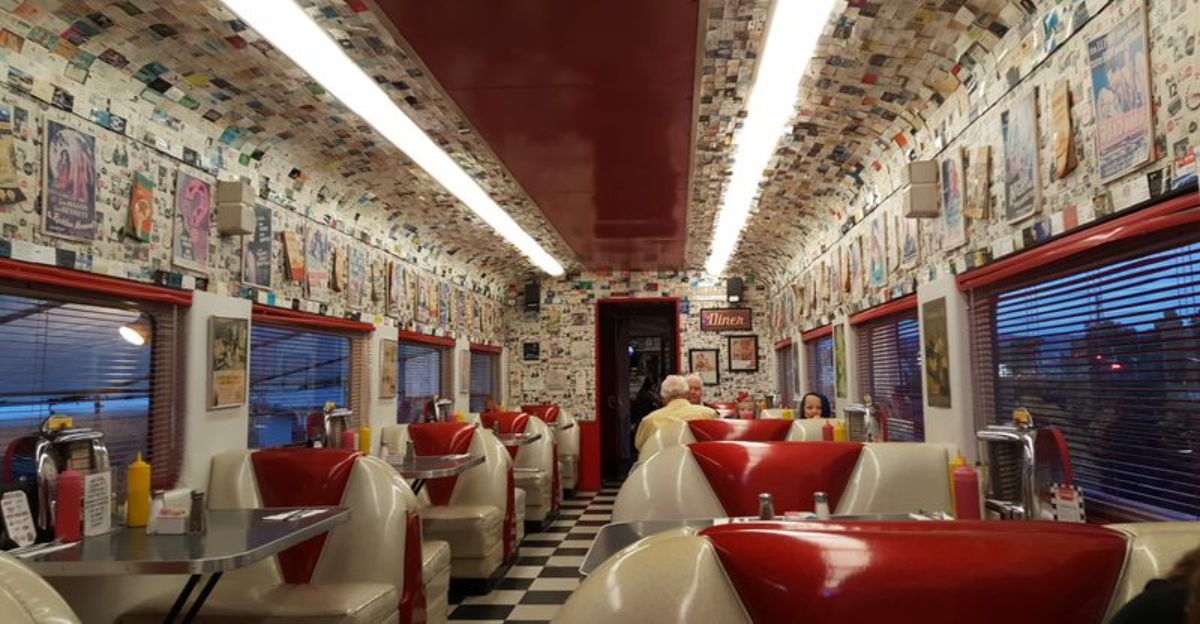 This Tiny Retro Diner Beside A Lagoon In California Is Worth The Drive - Decor Hint