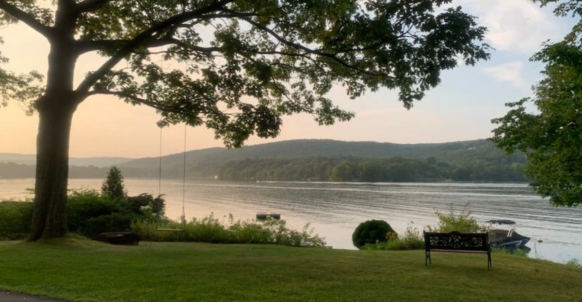 This Underrated Lake In Connecticut Is Worth Seeing With Your Own Eyes - Decor Hint