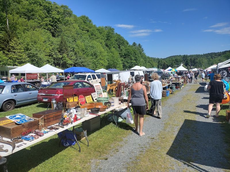 This Vermont Flea Market Is A Goldmine For Vintage Finds And Unbeatable Prices - Decor Hint The First Impression That Hooks You