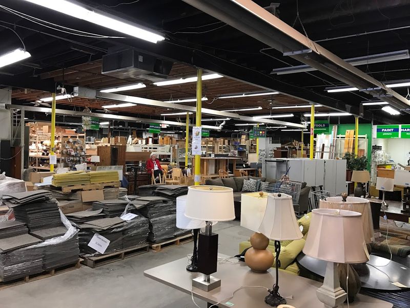 Thrift World, Omaha (Mason & 24th)