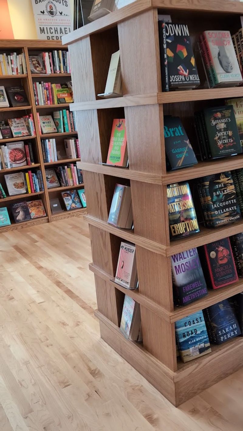 Wisconsin Has A Bookstore With A Literary Collection So Impressive That Walking Past It Without Stopping Feels Wrong - Decor Hint Why It Stays With You