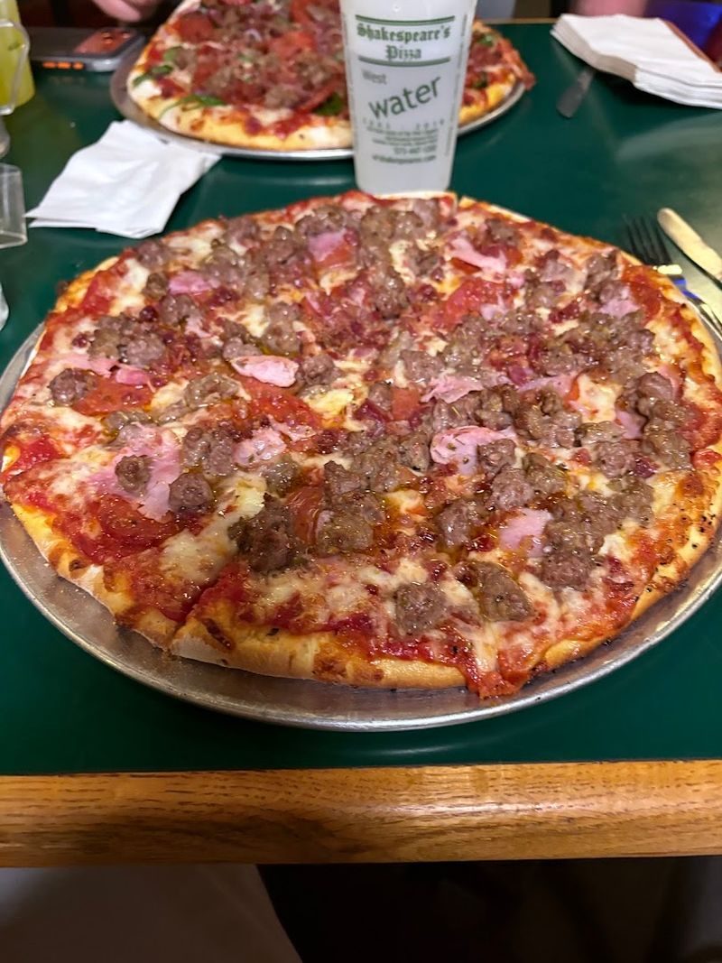 These 12 Longstanding Missouri Restaurants Are Perfect For A Weekend Road Trip - Decor Hint Shakespeare's Pizza