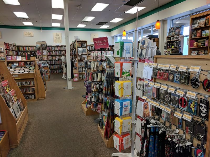 This Enormous Kentucky Bookstore In Louisville Lets You Load Your Cart With Books Starting At Just $1 - Decor Hint A Massive, Well-Organized Store Layout